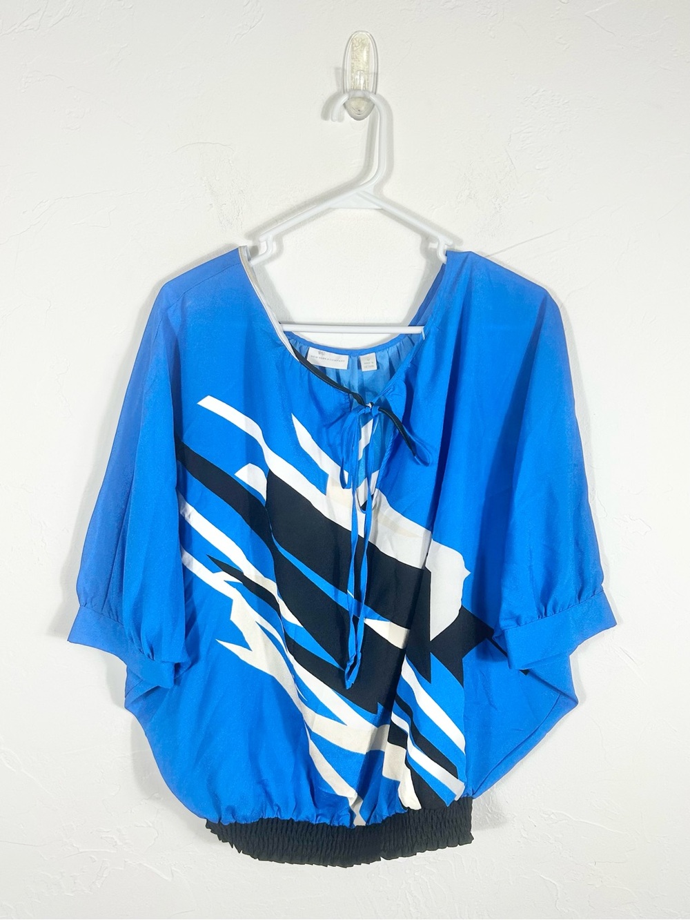 New York & Company Blue Abstract Geometric Dolman Sleeve Blouse Tie Neck Size M